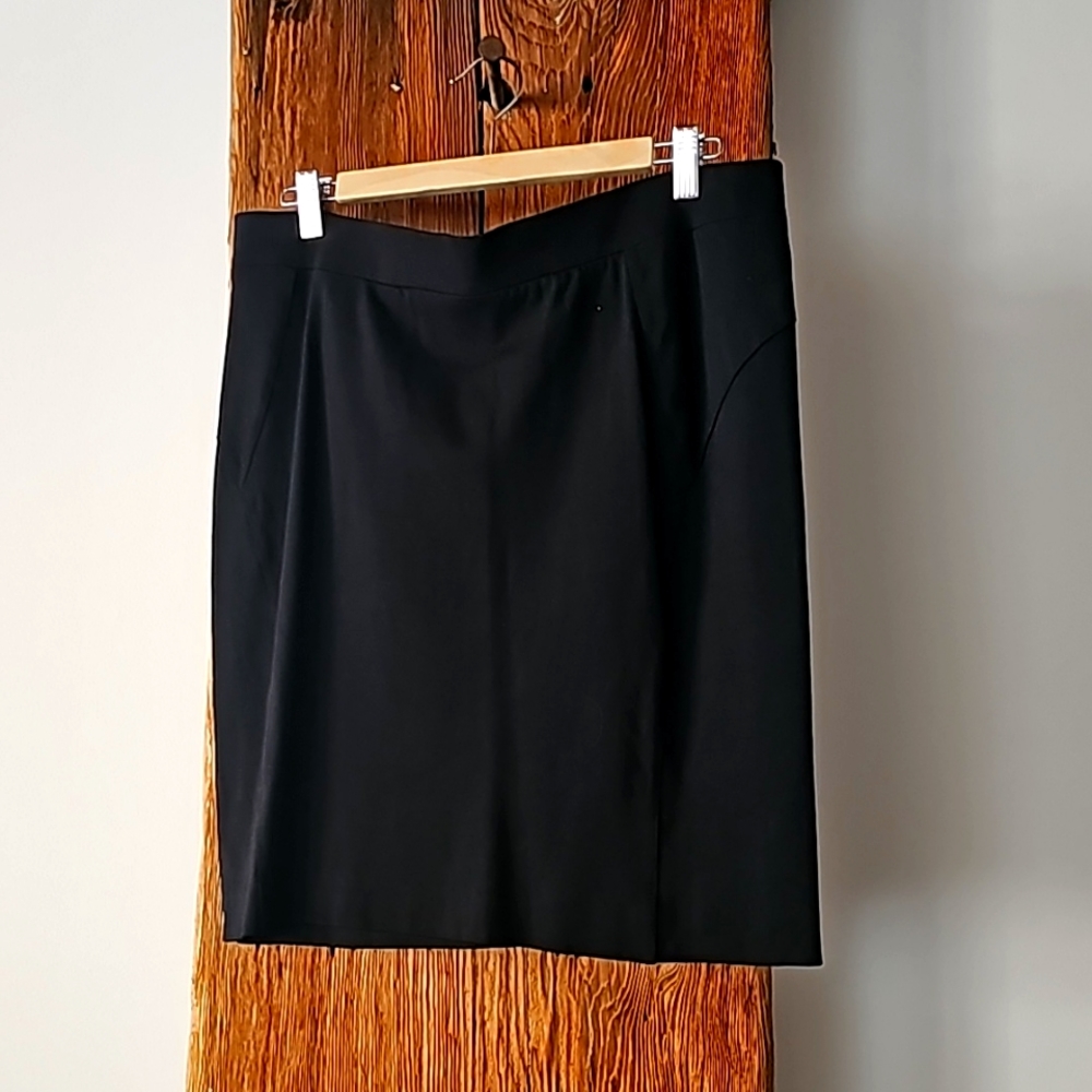 Kenneth Cole black mini skirt elastic waist. Size 12